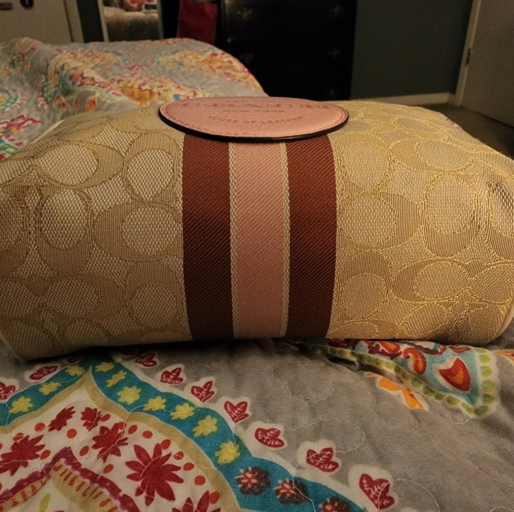 Coach Dempsey Boxy Cosmetic Case 20 inch Signature Jacquard with Stripe and Coac - Picture 3 of 7